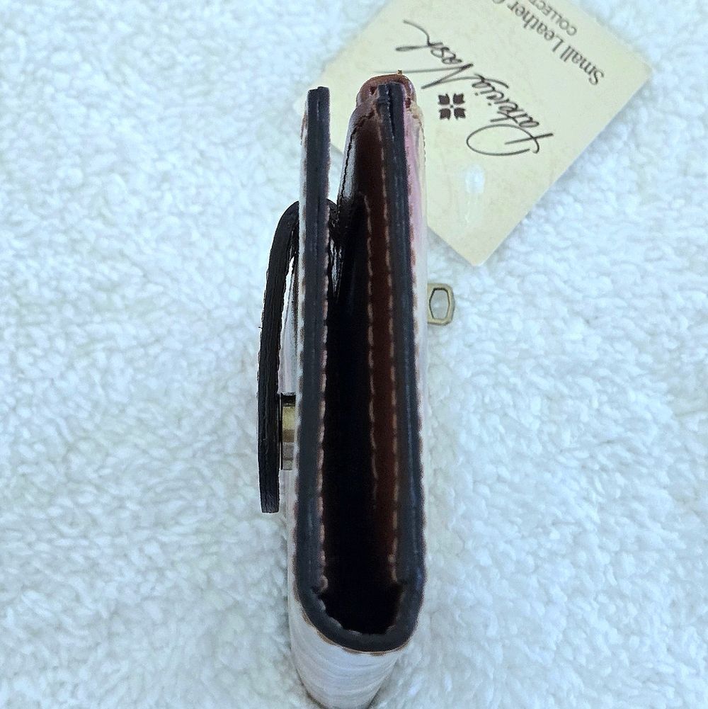 Patricia Nash Classic "Nazari" Bifold✌️ Wallet in Antique Rose🌹 - NWT - Picture 4 of 16